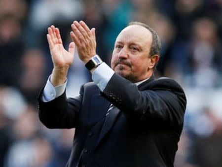 Britain Football Soccer - Newcastle United v Crystal Palace - Barclays Premier League - St James' Park - 30/4/16 Newcastle manager Rafael Benitez applauds the fans at the end of the match Reuters / Andrew Yates Livepic