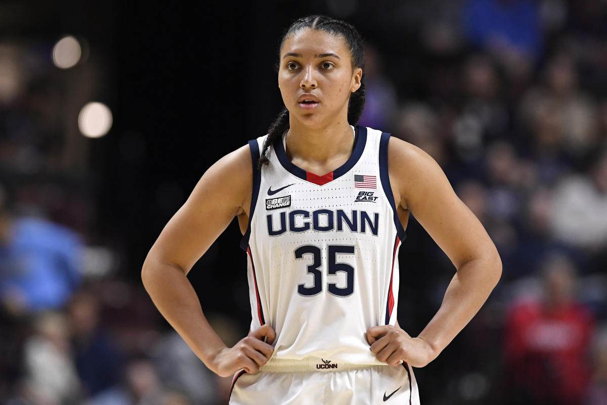Guard Azzi Fudd misses No. 8 UConn's rout of No. 20 Maryland with knee ...
