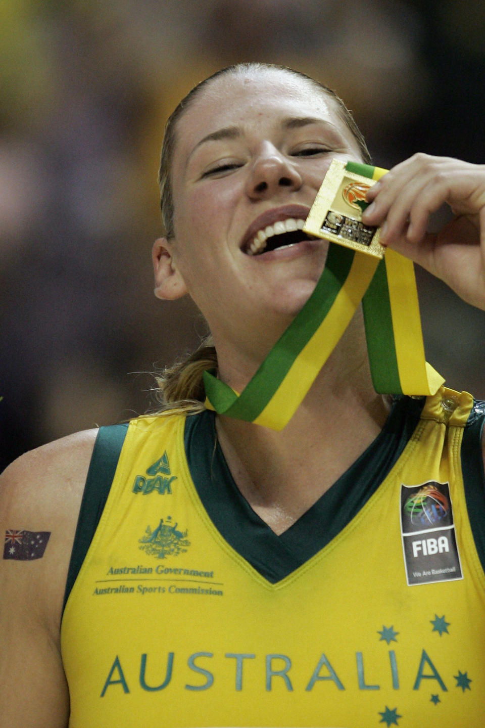 Lauren Jackson kisses her gold medal.