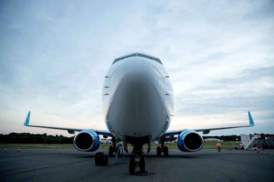 Todo el mundo a bordo del nuevo avión de Hillary