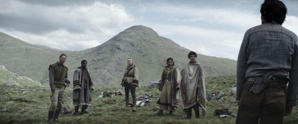 ANDOR 2022 serie TV creee par Tony Gilroy saison 1 episode 5 Ebon Moss-Bachrach Gershwyn Eustache Jr Faye Marsay Varada Sethu Alex Lawther Diego Luna.