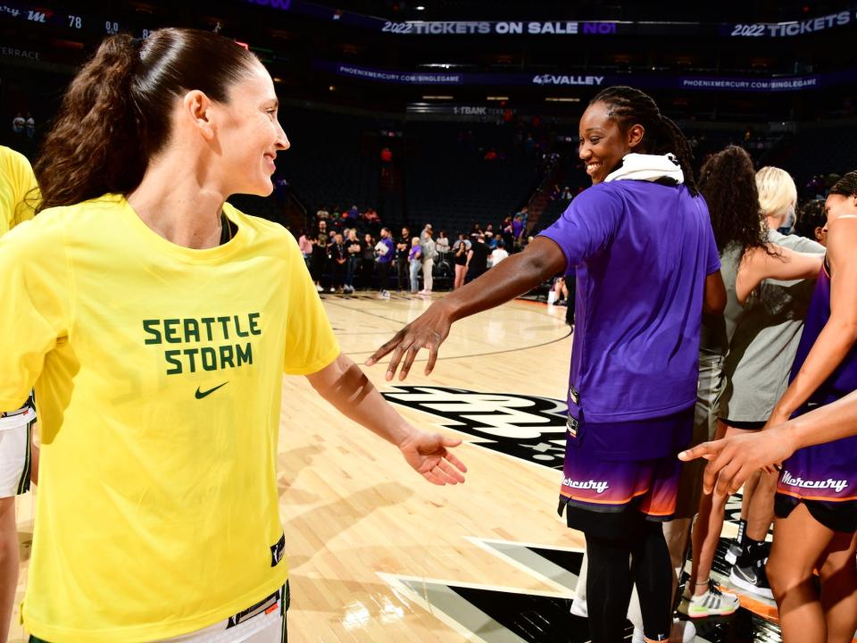 Tina Charles shakes hands with Seattle Storm superstar Sue Bird.