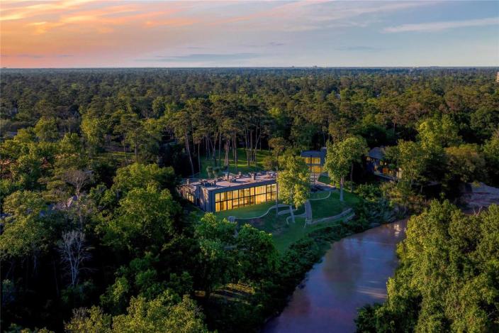 A devastatingly lavish mansion that stretches for almost 20,000-square-feet is about ready to hit the auction block in Houston, Texas, for $19.5 million.