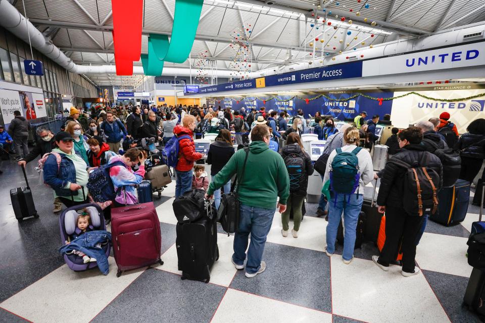 芝加哥歐海爾國際機場22日的旅客人潮。圖／Getty Images