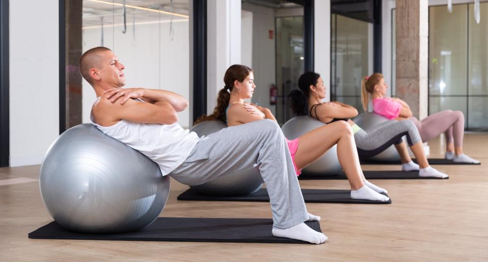 <a href="https://www.shutterstock.com/es/image-photo/sporting-people-practicing-pilates-studio-during-2151999131" rel="nofollow noopener" target="_blank" data-ylk="slk:Shutterstock / BearFotos;elm:context_link;itc:0;sec:content-canvas" class="link ">Shutterstock / BearFotos</a>