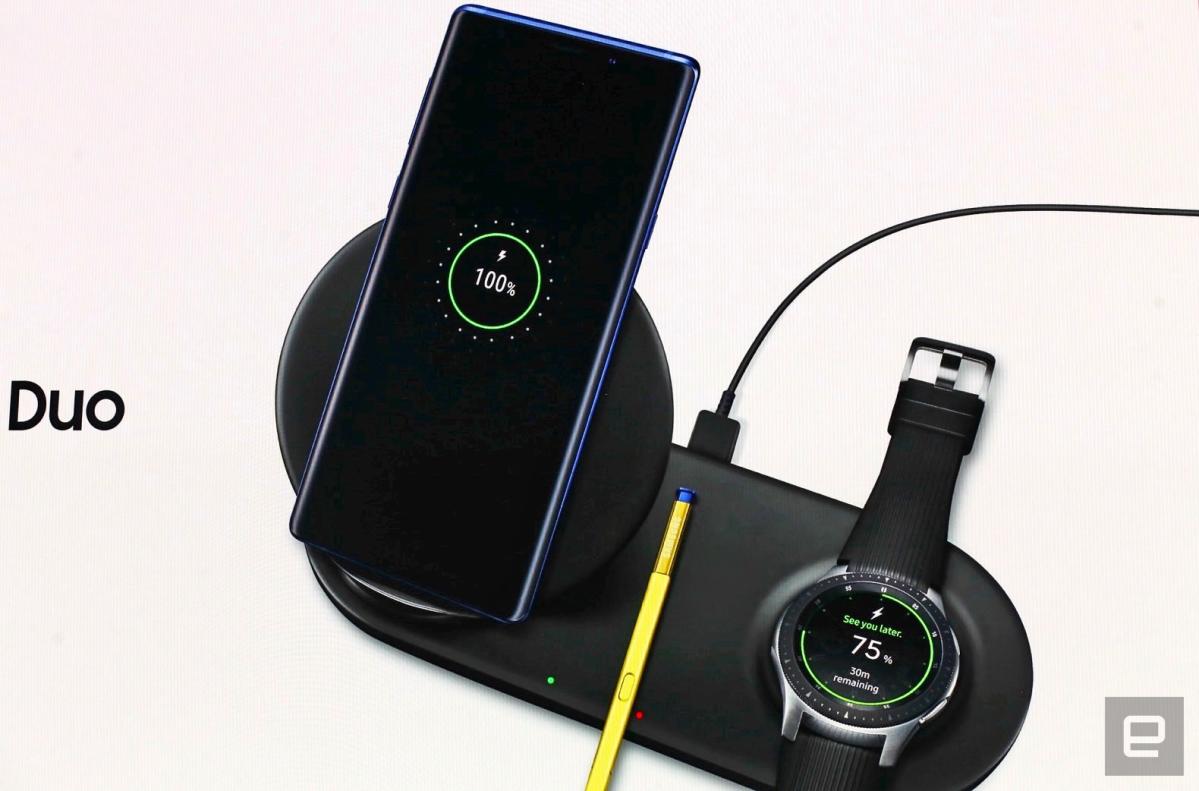 Samsung's Wireless Charger Duo powers up your phone and smartwatch |  Engadget
