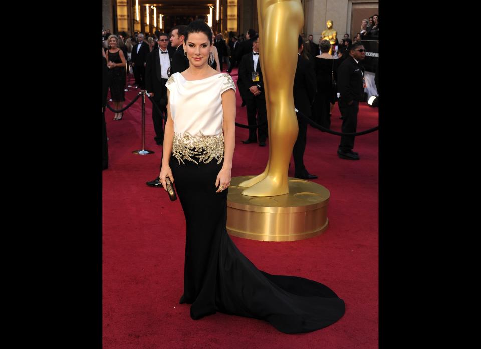 HOLLYWOOD, CA - FEBRUARY 26:  Actress Sandra Bullock arrives at the 84th Annual Academy Awards at the Hollywood and Highland Center on February 26, 2012 in Hollywood, California.  (Photo by Michael Buckner/Getty Images)