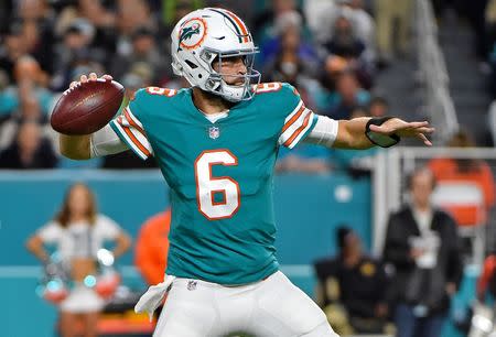 Cutler, Dolphins snap Patriots' eight-game win streak