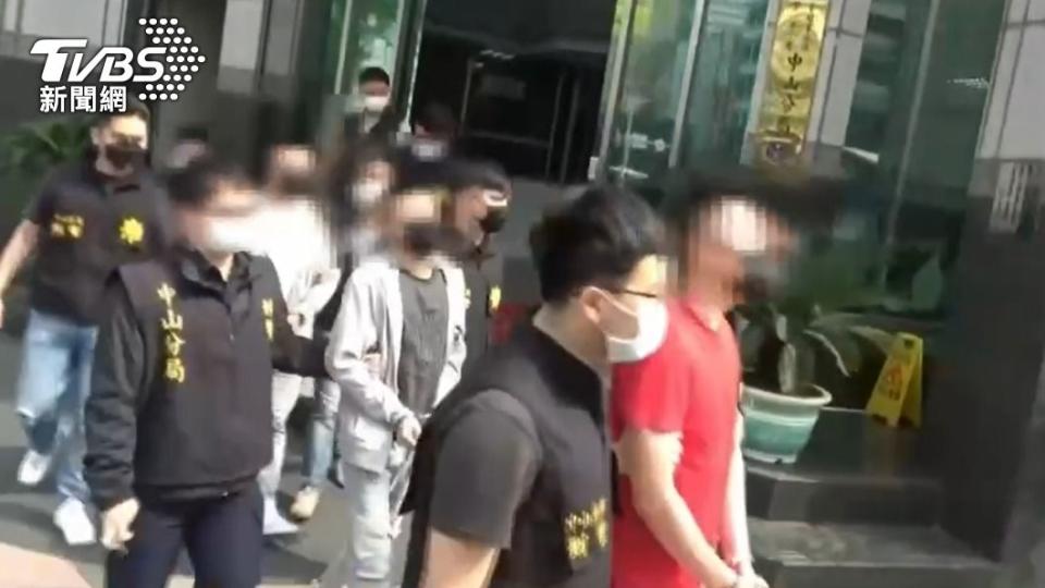 警方將逄姓男子等6人移送法辦。（圖／TVBS）