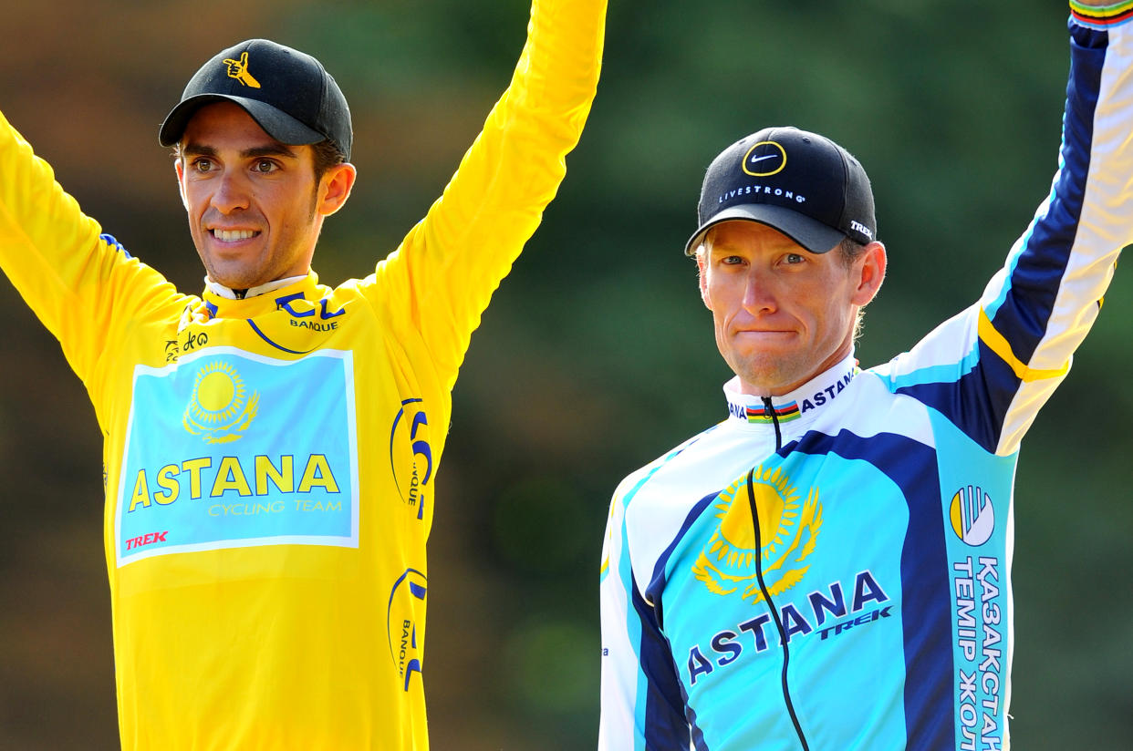 Cycling : Tour De France 2009, Stage 21Podium, Contador Alberto (Esp) Yellow Jersey, Armstrong Lance (Usa)/ Celebration Joie Vreugde, Montereau-Fault-Yonne - Paris Champs-Elysees (164 Km), Rit Etape, Tdf, Ronde Van Frankrijk, (C)Tim De Waele   (Photo by Tim De Waele/Getty Images)