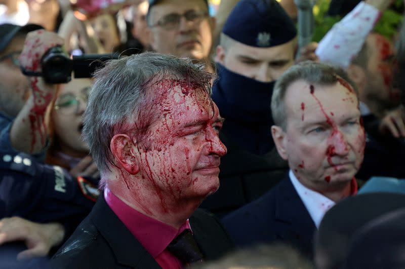 FOTO DE ARHIVO: Ataque con pintura roja a embajaro ruso en Varsovia