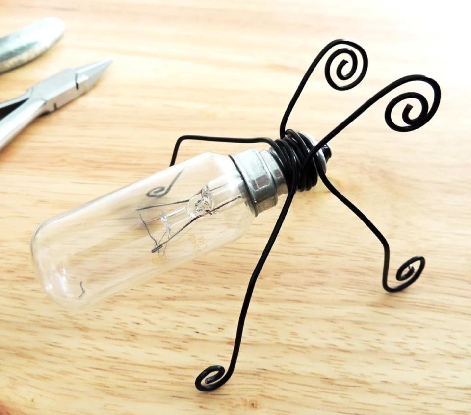 Light bulb bug craft