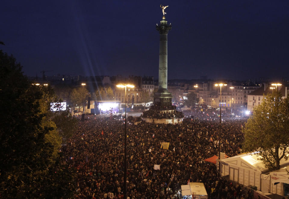 Images de liesses à la Bastille - REUTERS/Pascal Rossignol