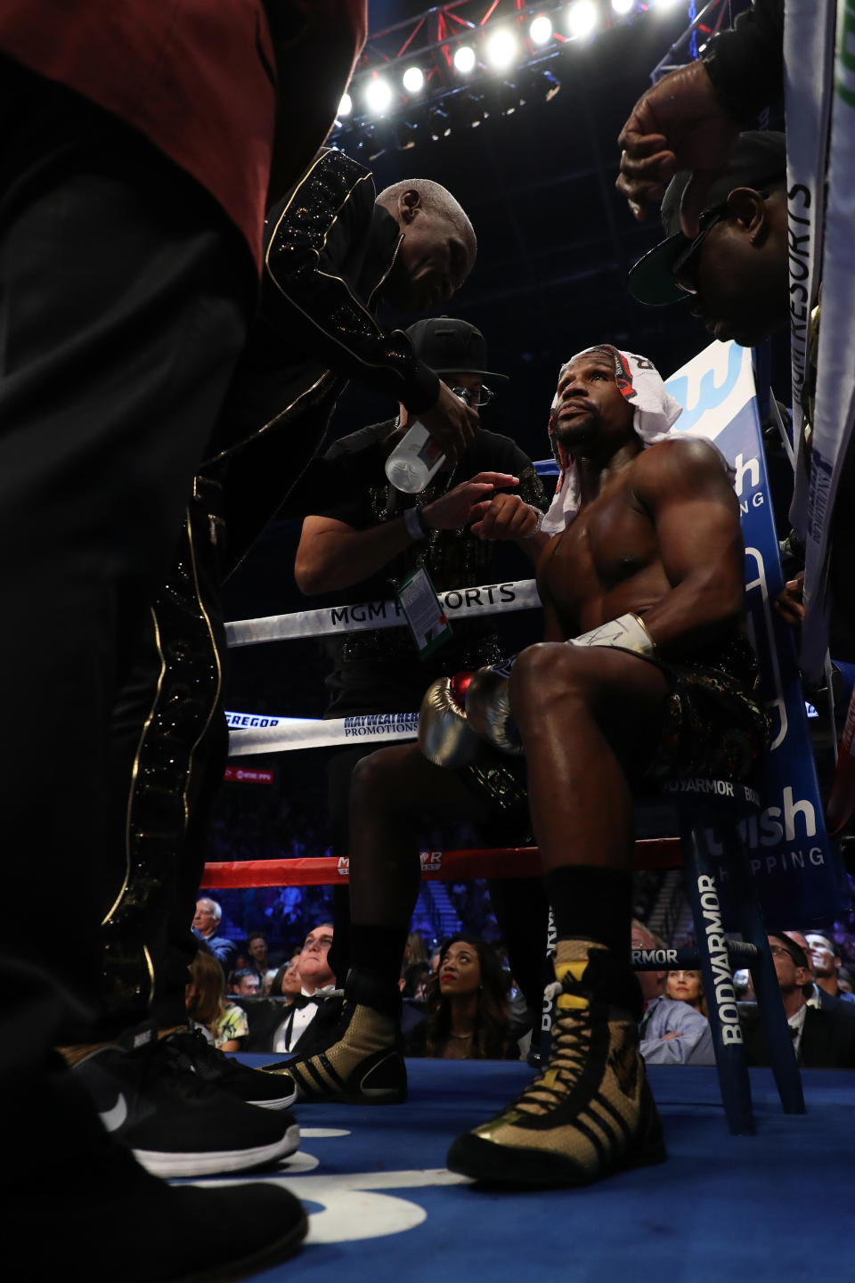 LAS VEGAS, NV - AUGUST 26:  (L-R) Floyd Mayweather Jr. sits in his corner in between rounds of his super welterweight boxing match against Conor McGregor on August 26, 2017 at T-Mobile Arena in Las Vegas, Nevada.  (Photo by Christian Petersen/Getty Images)