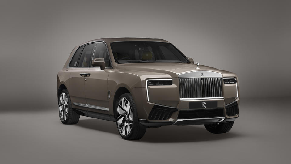 A front 3/4 view of the 2025 Rolls-Royce Cullinan Series II