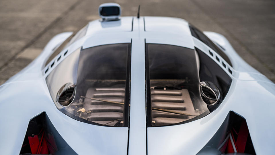 Isdera Commendatore 112i