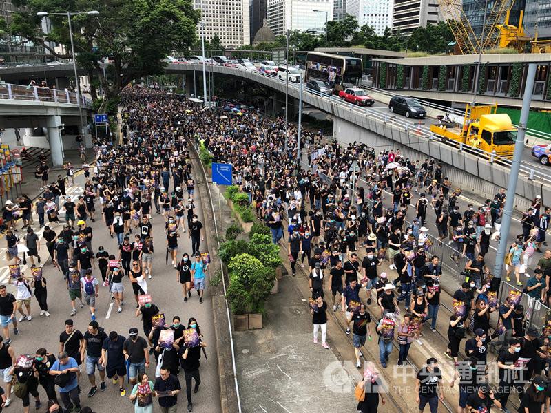 針對反送中抗議，美通過人權民主法案，然而港媒認為，港必成輸家。（中央社檔案照）