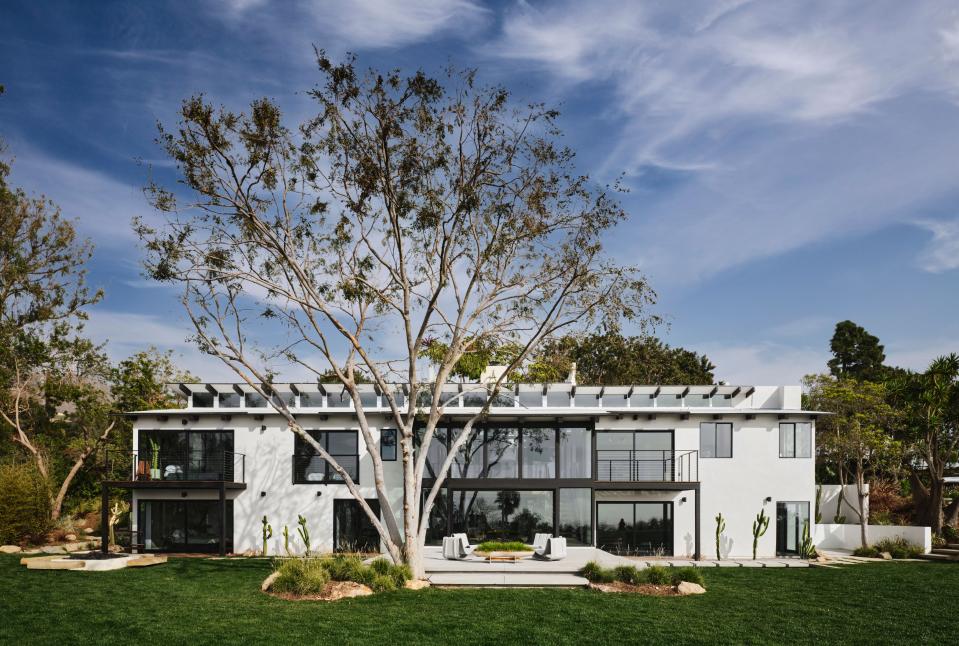 Philippe Naouri sourced midcentury sculpture for the grounds of the Malibu home, such as the long, painted stoneware, as well as a “peanut” planter by John Follis and Rex Goode circa 1956.