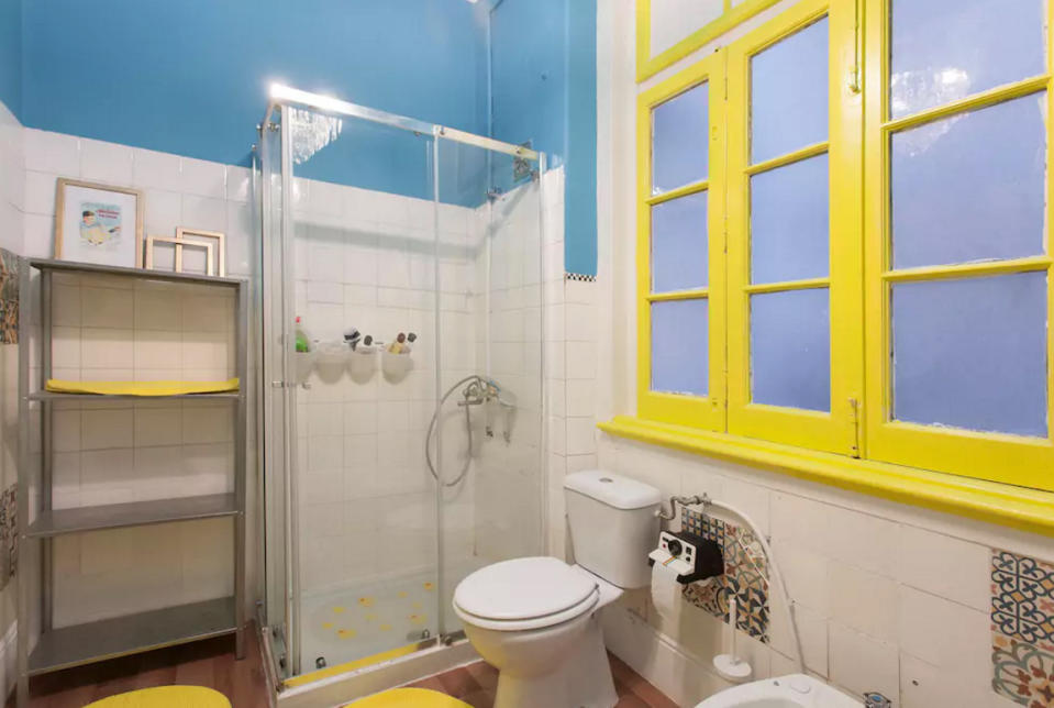 <p>And the colourful bathroom. </p>