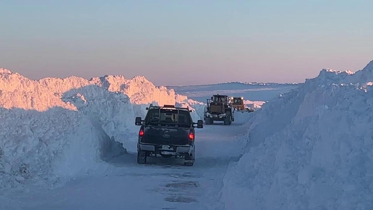 High snow banks pictured along the the Inuvik-Tuktoyaktuk Highway in February 2024. Erwin Elias, Tuktoyaktuk's mayor, said the road is dangerous and is calling on more support from the territorial government. (Desmond Loreen/CBC - image credit)