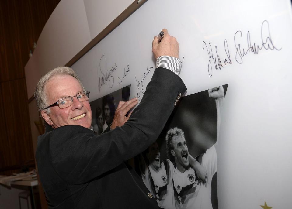 Er lief. Und lief. Und lief. Und flankte punktgenau. Herbert Wimmer, der "Hacki", spielte bei der WM gegen Australien und Jugoslawien, 1976 beendete er seine Karriere in der Nationalmannschaft, für die er 36 Partien bestritt. Fünfmal wurde er für seinen Heimatverein Mönchengladbach Deutscher Meister. Nach seiner Karriere übernahm er den Betrieb seines Vaters. Wimmer (76) machte im Laufe seines Lebens immer wieder die Hüfte zu schaffen, mehrfach wurde er operiert. (Bild: Thorsten Wagner/Bongarts/Getty Images)