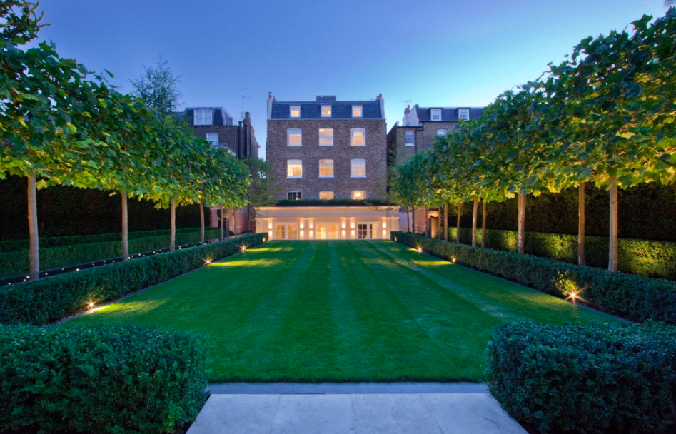 Perfectly manicured lawns. Photo: Aston Chase