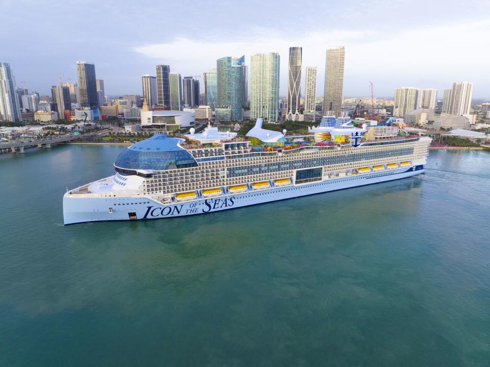 World's largest cruise ship arrives in Florida.