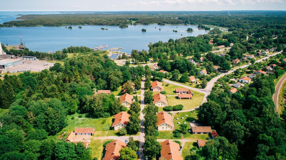  Hällekis, on Lake Vänern, is a village of just 800 inhabitants near the main town. - Götene kommun