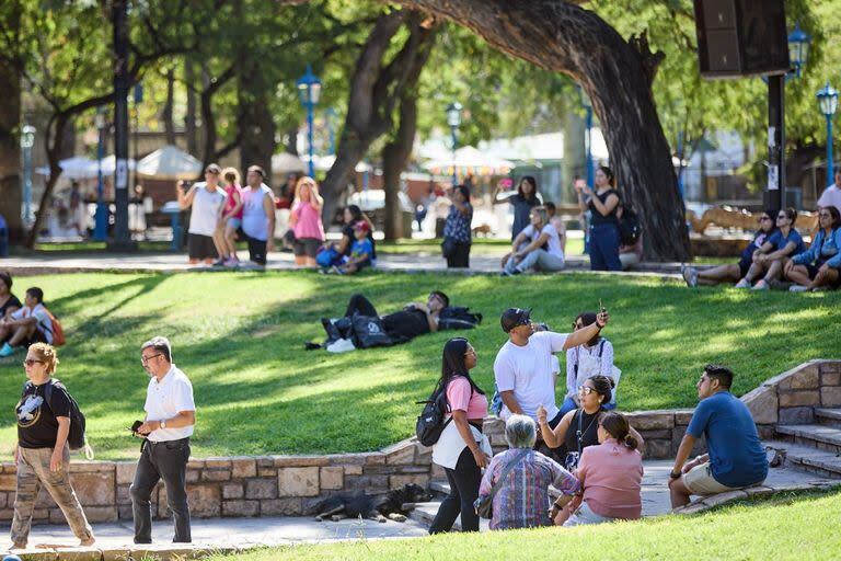 El jueves 28 de marzo es día no laborable, por lo que el descanso es optativo, y el viernes 29 de marzo es feriado nacional 