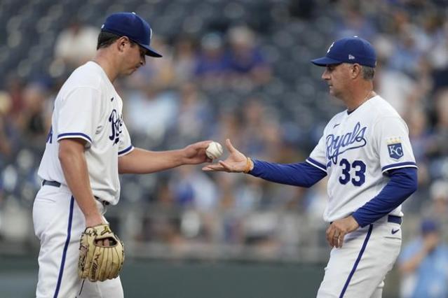 José Ramírez hits a grand slam as Guardians beat Royals 14-1, move into 1st  in AL Central - Sent-trib