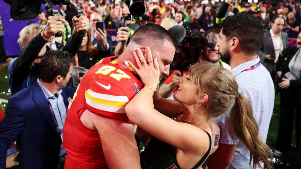 Travis Kelce #87 of the Kansas City Chiefs and Taylor Swift. Ezra Shaw/Getty Images.
