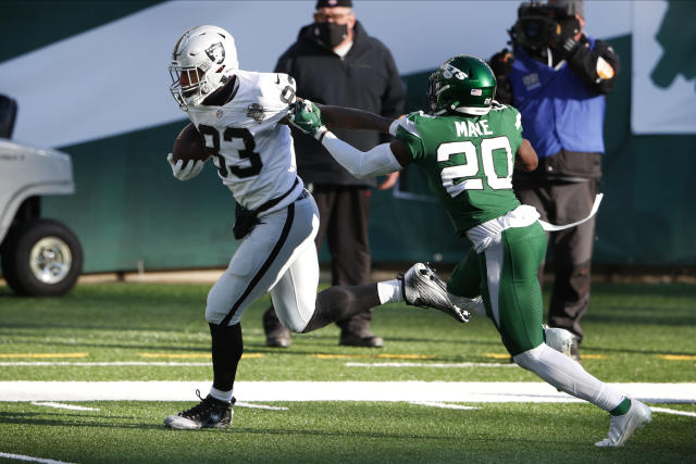 December 6, 2020, Las Vegas Raiders quarterback Derek Carr (4) celebrates  the touchdown with tight end Darren Waller (83) during the NFL game between  the Las Vegas Raiders and the New York