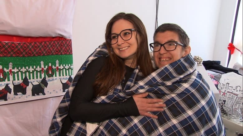 Montreal's homeless warm up with donated blankets