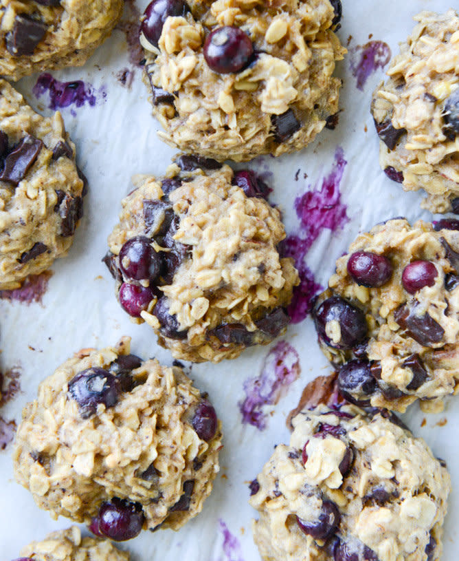 <strong>Get the <a href="http://www.howsweeteats.com/2015/05/blueberry-breakfast-cookies/" target="_blank">Blueberry Breakfast Cookies recipe</a> from How Sweet It Is</strong>