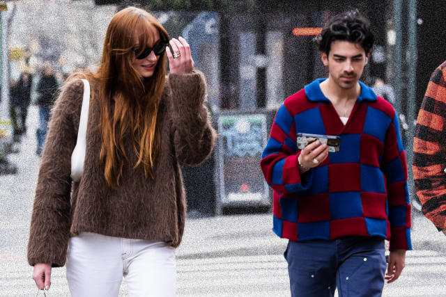 Sophie Turner sues Joe Jonas to return their 2 children to England, says he  won't turn over kids' passports