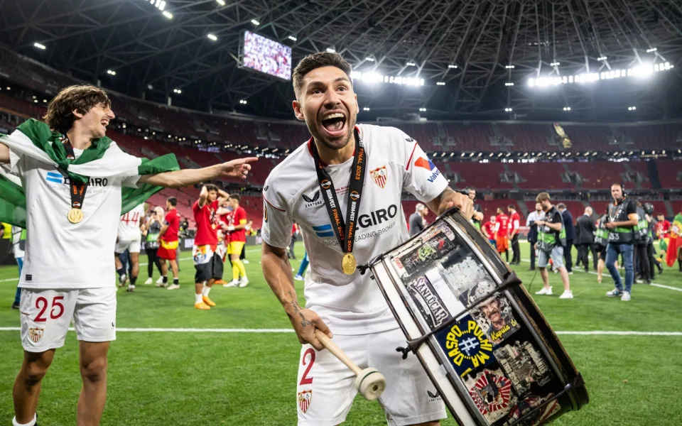 Gonzalo Montiel of Sevilla celebrates victory with a big drum after the UEFA Europa League 2022/23 final match between Sevilla FC and AS Roma at Puskas Arena on May 31, 2023 in Budapest, Hungary - GETTY IMAGES