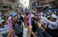 People fire confetti poppers as they participate in a procession to mark Eid-e-Milad-ul-Nabi, or birthday celebrations of Prophet Mohammad in Mumbai January 14, 2014. REUTERS/Danish Siddiqui (INDIA - Tags: RELIGION SOCIETY)