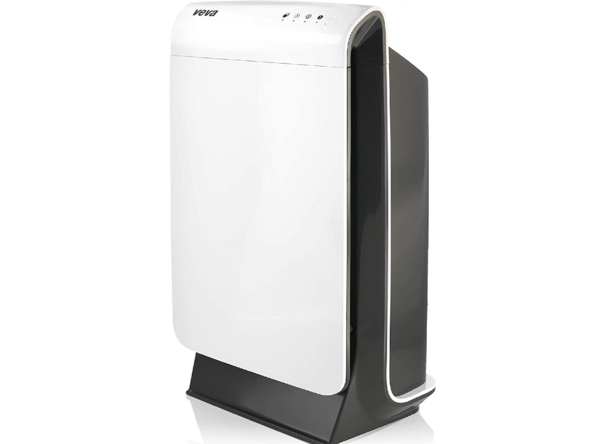 This air purifier is suitable for pet parents, home chefs and smokers. (Source: Amazon)