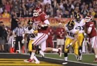 TEMPE, AZ - DECEMBER 30: Quarterback Blake Bell #10 of the Oklahoma Sooners scores on a 4 yard rushing touchdown against the Iowa Hawkeyes during the first quarter of the Insight Bowl at Sun Devil Stadium on December 30, 2011 in Tempe, Arizona. (Photo by Christian Petersen/Getty Images)