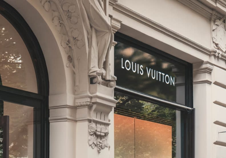 現在許多廣為人知的品牌都屬於LVMH集團，如Louis Vuitton。取自unsplash