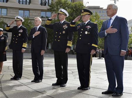 (L-R) Vice Chairman of the Joint Chiefs Adm. Sandy Winnefeld, Navy Secretary Ray Mabus, Chief of Naval Operations Adm. Jonathan Greenert, Chairman of the Joint Chiefs Gen. Martin Dempsey and Defense Secretary Chuck Hagel participate in a ceremony honoring the victims of an attack at the Navy Yard, at the Navy Memorial in Washington, September 17, 2013. REUTERS/Mike Theiler