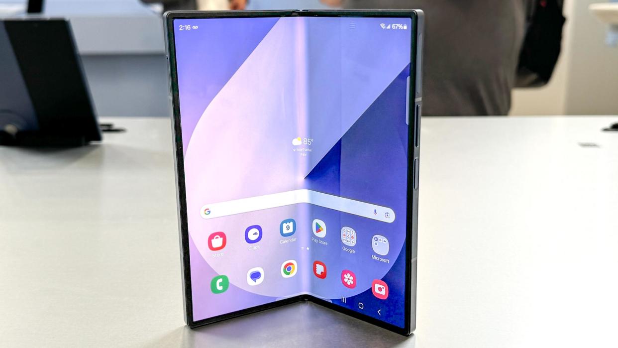  Samsung Galaxy Z Fold 6 main display. 