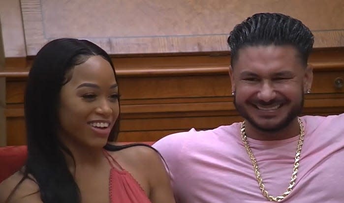 Nikki Hall and DJ Pauly D on the Jan. 21, 2021, episode of "Jersey Shore Family Vacation."