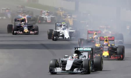 Formula One - F1 - Mexican F1 Grand Prix - Mexico City, Mexico - 30/10/16 - Mercedes' Lewis Hamilton of Britain (44) leads the pack at the start of the race. REUTERS/Henry Romero
