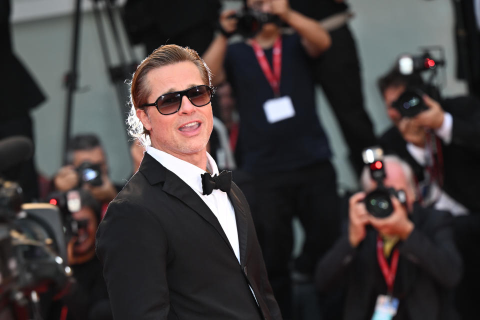 VENECIA, ITALIA - 08 DE SEPTIEMBRE: Brad Pitt asiste a la alfombra roja 