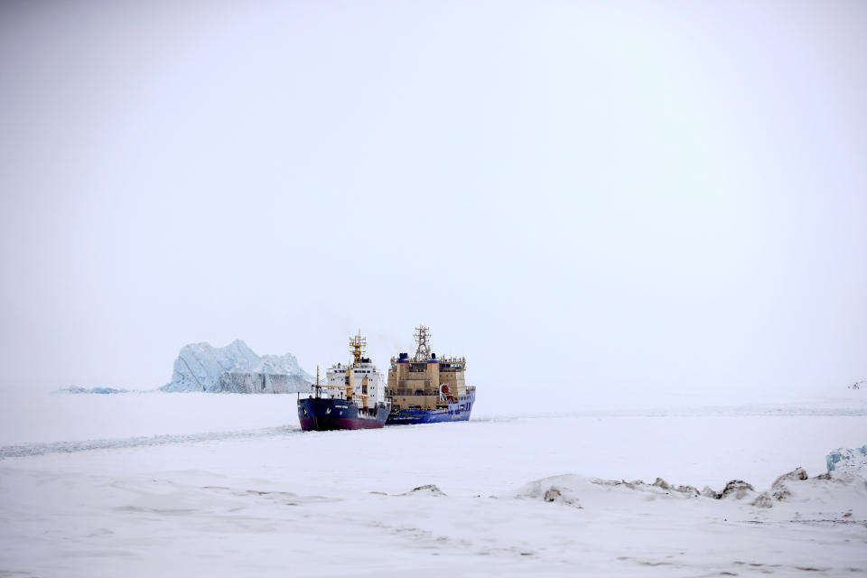 Image: (Alexander Zemlianichenko / AP)