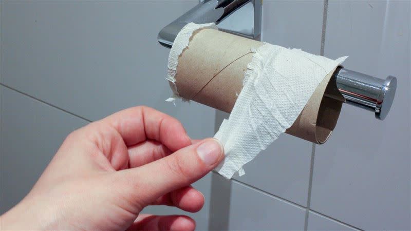 朱男拿公司衛生紙上廁所，竟被認定偷竊，當場被開除。（示意圖／翻攝自 Pixabay）