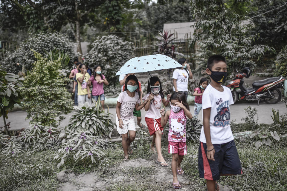 <p>Residents wear face masks amidst heavy ashfall at an evacuation center in Camalig, Albay province, Philippines, Jan. 24, 2018. (Photo: Ezra Acayan/NurPhoto via Getty Images) </p>