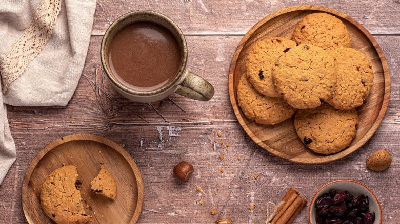 hot cocoa served with cookies