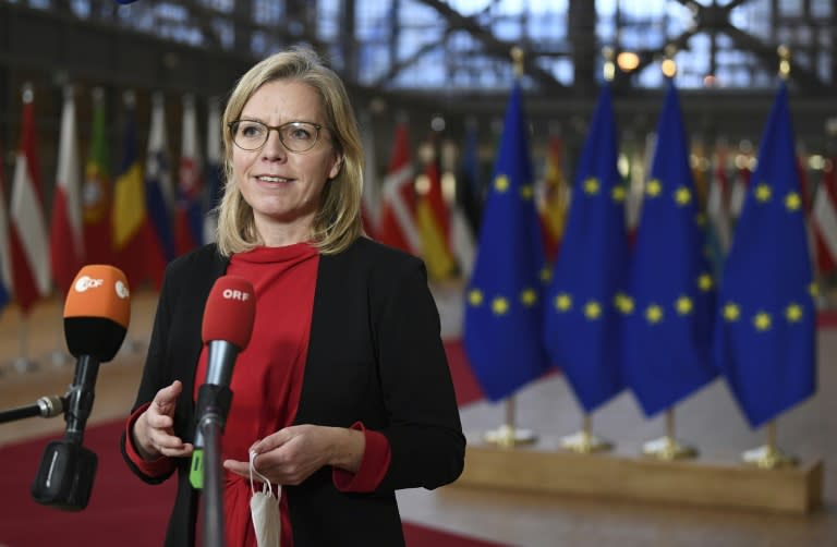 La ministra de Medio Ambiente de Austria, Leonore Gewessler, en una reunión con sus homólogos de la Unión Europea en Bruselas, el 20 de diciembre de 2021 (John Thys)